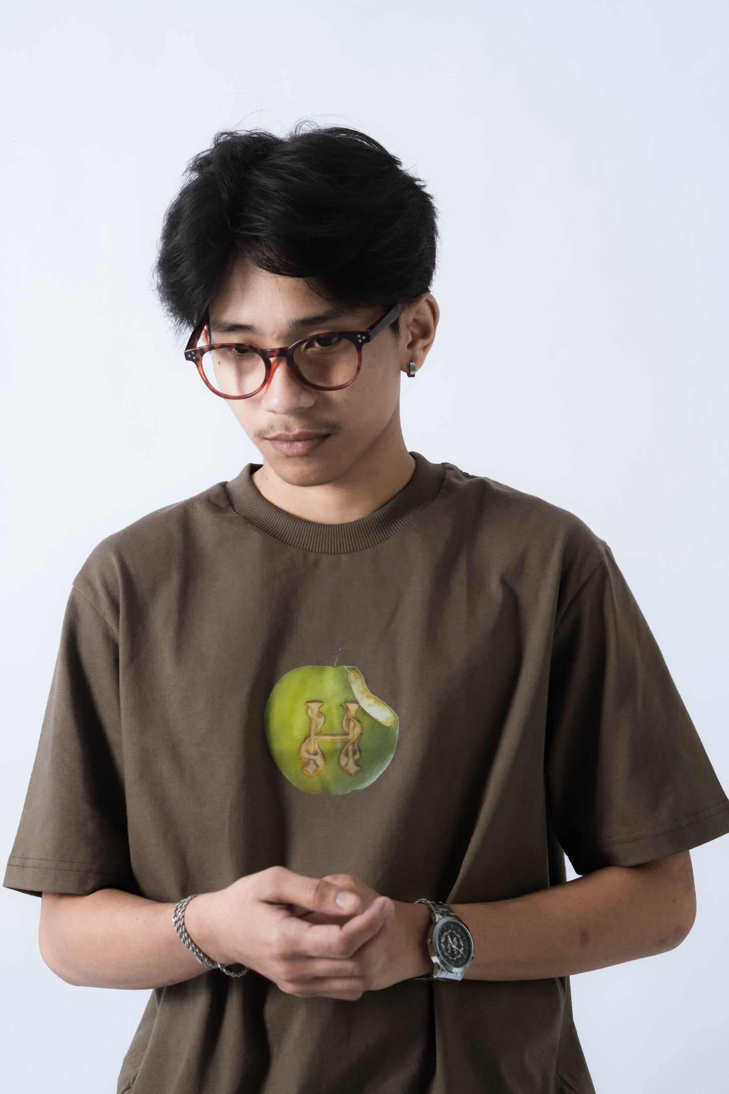 APPLE - CREWNECK TEE