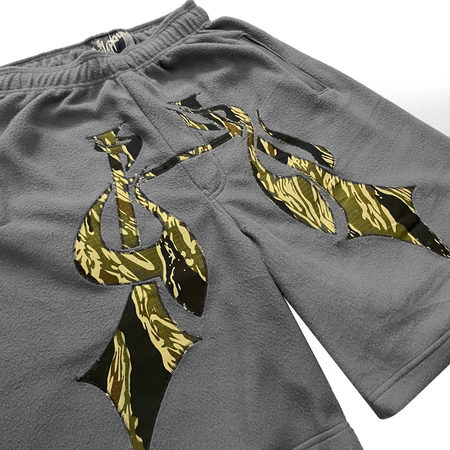 FUZZY SWEATSHORT - INFERNO CAMO